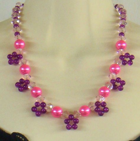 Hot Pink/Purple Pearl/Crystal Daisy Necklace God Jewelry, Daisy Necklace, Purple Pearl, Pearl Crystal, Beaded Necklaces, Handmade Jewellery, Jewelry Patterns, Handmade Necklaces, Pink Purple