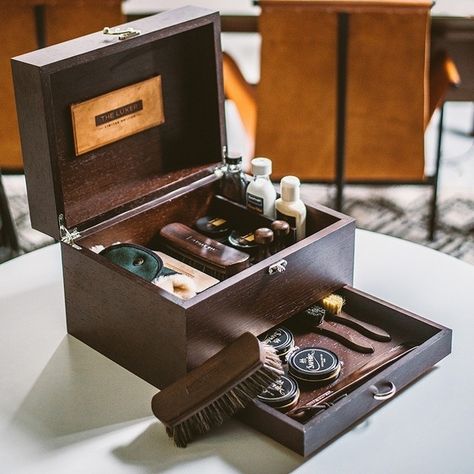 Limited Edition Complete Shoeshine Kit by @TheLuxer inspired by the traditional art of shoe shining, a perfect Father's Day gift idea! Gift Decoration Ideas, Ideas For Fathers Day, Shoe Shine Box, Shoe Shine Kit, Gentleman Lifestyle, Shoe Care Kit, Shoe Polish, Shoe Shine, Mens Lifestyle