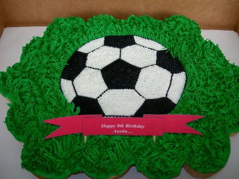 20+ Cutest and Most Creative Pull Apart Cupcake Cakes - Soccer Desserts, Soccer Cakes, Soccer Cupcakes, Pull Apart Cupcake, Soccer Ball Cake, Soccer Birthday Cakes, Pull Apart Cupcake Cake, Pull Apart Cake, Soccer Cake