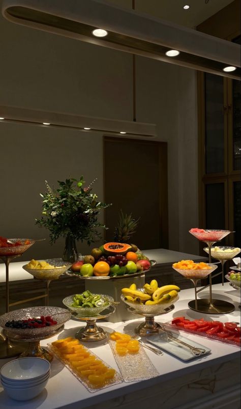 luxury fruit platter display brunch breakfast aesthetic Fruit Table Aesthetic, Aesthetic Serving Dishes, Luxury Brunch Aesthetic, Luxury Breakfast Aesthetic, Fruit Platter Display, Breakfast Table Aesthetic, Platter Aesthetic, Luxury Brunch, Platter Display