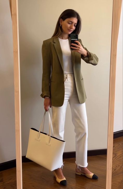 White Jeans Business Casual Outfit, Spring Minimalist Outfit, Business Casual For Work, Jeans Business Casual, Cafe Outfit, Casual Office Fashion, Summer Look Book, Smart Casual Office, Casual For Work