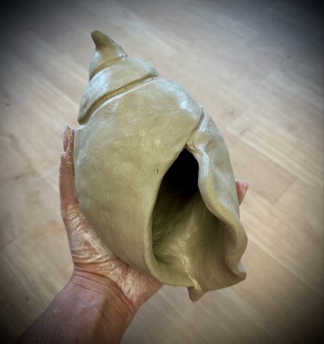 Combined two pinch pots to create the shell. Pinch Method Ceramics, Clay Pinch Pot Ideas Pottery, Pinch Pot Ceramics, Double Pinch Pot Ideas, Pinch Pot Ideas Ceramics, Double Pinch Pot, Pinch Pot Ideas, Clay Pinch Pots, Ceramic Pinch Pots