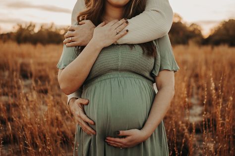 Maternity Photography Grass Field, Sunset Field Maternity Pictures, Fall Field Maternity Pictures, Autumn Maternity Photography, Posing Maternity Photos, Maternity Photos In Creek, Easy Maternity Poses, Moody Fall Maternity Pictures, Simple Fall Maternity Pictures