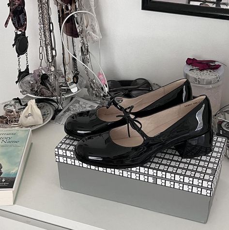 BLACK MARY JANE HEELS WITH BOW DETAIL depop: galerie_vintage Bow Mary Janes, Mary Jane Outfit Ideas, Black Vintage Heels, Mary Jane Outfit, Mary Janes Outfit, Black Mary Jane Heels, Wardrobe Change, Digital Wardrobe, Black Mary Jane Shoes