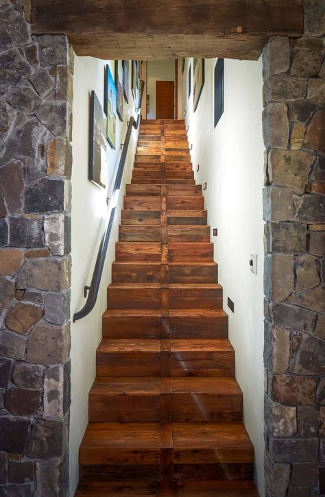 Tour a Texas ranch house that will leave you speechless Wood Pallet Flooring, Wood Floor Stairs, Pallet Stairs, Pallet Floors, Rustic Staircase, Rustic Stairs, Traditional Staircase, Diy Staircase, Traditional Style Homes