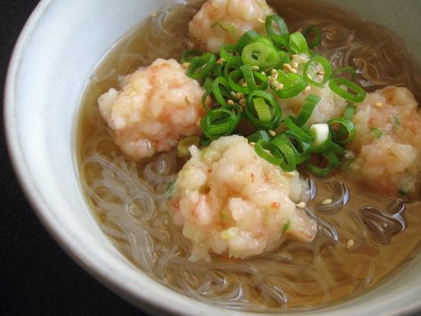 Harusame Soup, Prawn Balls, Pho Soup Recipe, Prawn Soup, Asian Fish, Asian Shrimp, Shrimp Balls, Pho Soup, Easy Japanese Recipes