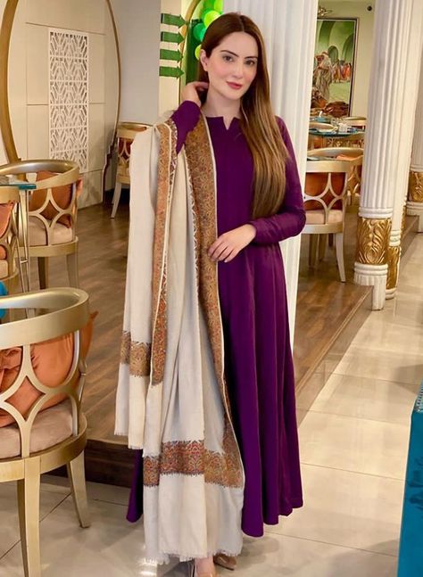 Purple Dupatta Combination, Kurti Colour Combination Ideas, Plane Suit With Heavy Dupatta, Plane Suits With Designer Dupatta, Purple Kurti Designs, Purple Dress Design, Purple Colour Combination, Pakistani Women Dresses, Pakistani Fashion Casual