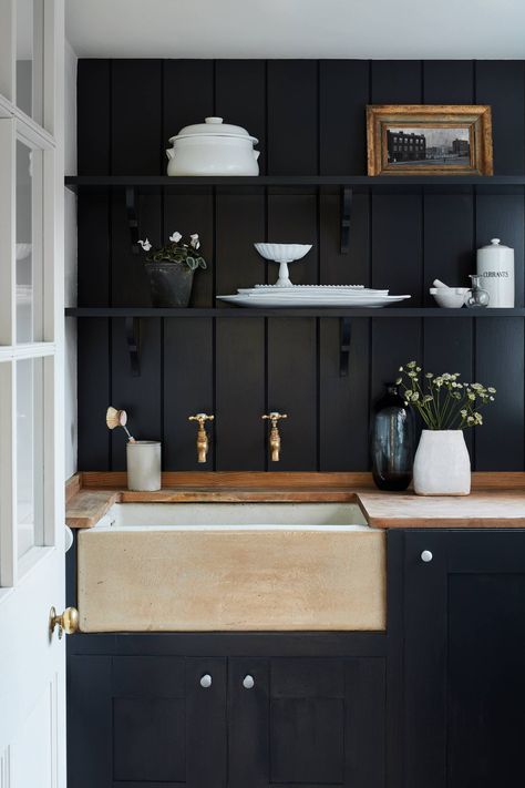 For an even more dramatic look, 'Railings' can be used all over the woodwork in a kitchen - here it has been used for the cabinets, the shelves, and the panelling on the walls. Farrow Ball Railings, Hallway Colour Schemes, Hallway Colours, Cosy Kitchen, Eggshell Paint, Farrow And Ball Paint, Dark Kitchen, Wall Exterior, Farrow And Ball