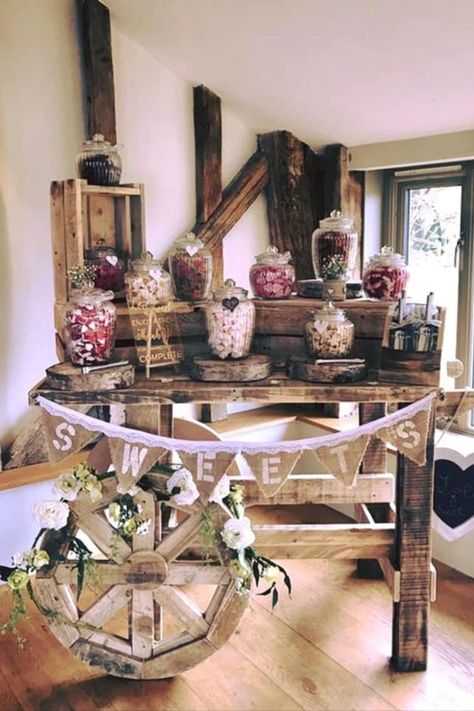 Sweet Stand Ideas, Rustic Sweet Table Wedding, Wedding Sweet Station, Rustic Sweet Table, Sweet Stand Wedding, Pick And Mix Station, Snack Station Wedding, Sweet Stand, Sweet Cart Wedding Ideas