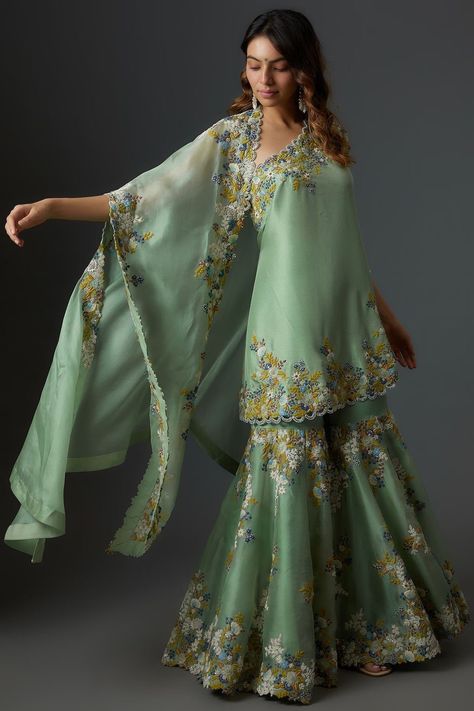 Traditional Gharara Designs, Floral Gharara, Latest Ethnic Dresses Indian, Gharara Designs Pakistani, Pakistani Outfits Party Wear, Sharara Designs Simple, Latest Designer Party Wear Dresses, Sharara Suit Designs Latest, Organza Gharara