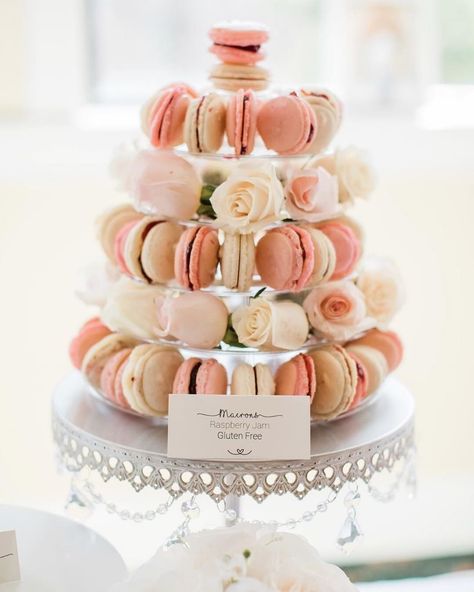 Macaroon Cake Stand, Macaroon Stand Display, Macaroons Display Ideas, Macaron Stand Display, Macaroons Stand, Macarons Stand, Macaron Tower Wedding, Macarons Display, Macarons Tower