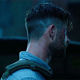 Extraction Chris Hemsworth Hairstyle, Chris Hemsworth Extraction Haircut, Tyler Rake Haircut, Extraction Haircut, Tyler Rake Extraction, Indian Hairstyles Men, Chris Hemsworth Gif, Chris Hemsworth Hair, Tyler Rake