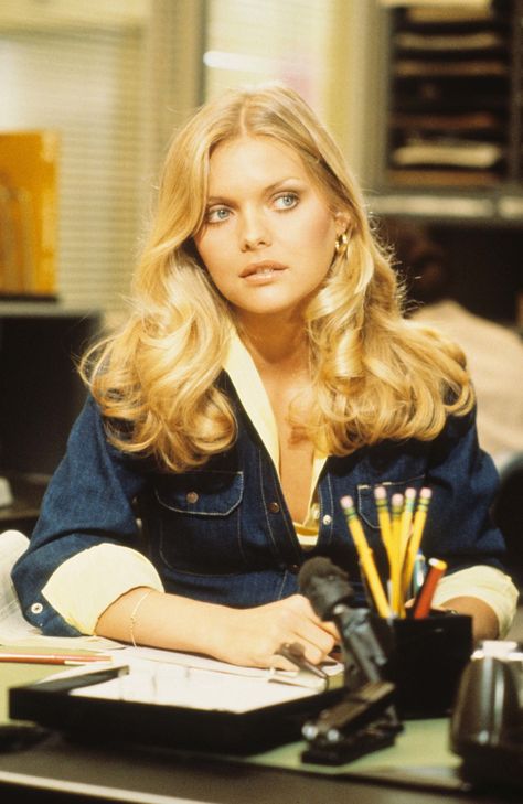 Michelle Pfeiffer's Best On-Screen Beauty Looks, From Scarface to Catwoman Happy Birthday Michelle, 70s Hair, Michelle Pfeiffer, 90s Hairstyles, Grunge Hair, Shakira, Aesthetic Hair, Zumba, Beauty Inspiration