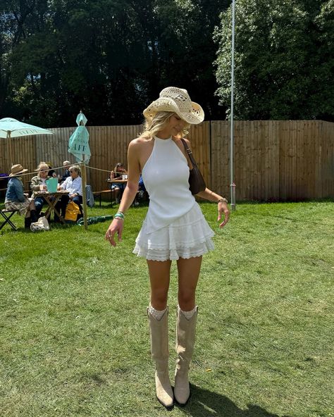 Festival season🤠🤠🤠 #festivaloutfit #festivalfashion #summeroutfits #festivalseason cowboy hat, outfit inspo, summer outfit inspo, summer fashion, uk festival outfit Cowboy Hat Festival Outfit, Cowboy Festival Outfit, Uk Festival Outfit, Cowboy Hat Outfit, Red Wellies, Country Summer Outfits, Uk Festival, Summer Festival Outfit, White Lace Skirt