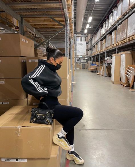 Black Timberlands Outfits Women, Yeezy 700 V3 Outfit Women, Yeezy 700 Outfit Women, Ig Grid, Yeezy Outfit Women, Men Essentials, Hoodie Tracksuit, Essentials Clothing, Yeezy Outfit