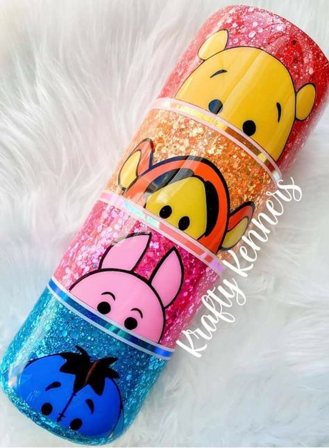 Rooster Tumbler Ideas, Disney Resin Tumbler, Disney Epoxy Pens, Simple Tumbler Ideas, Disney Tumbler Ideas, Cup Ideas Tumbler, Disney Tumbler Cups, Tumblr Cup Designs, Cute Cups Tumblers