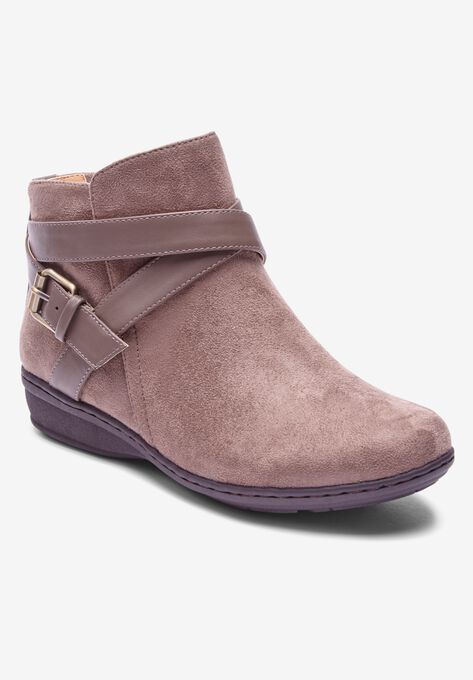 Give your everyday look a lift with the Bronte bootie. With a low, stable heel with plenty of cushioned support, it goes well with all your 9-to-5 Western Dress With Boots, Wide Width Boots, Short Ankle Boots, Chelsea Rain Boots, Winter Shoes For Women, Dark Taupe, Wide Calf Boots, Shoes Boots Ankle, Winter Boots Women