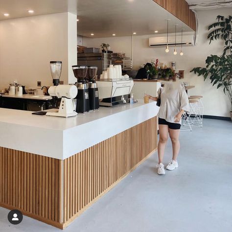 White Front Desk Reception Areas, Poke Restaurant, Coffee Shop Counter, Custom Reception Desk, Wood Cafe, Cafe Counter, Bakery Design Interior, Home Decor Wallpaper, Coffee Shop Interior Design