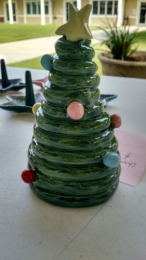 Coil Christmas Tree Coil Clay Projects Ideas, Coiling Clay Ideas, Coil Pottery Aesthetic, Ceramic Coil Ideas, Easy Coil Pottery Ideas, Clay Coil Ideas, Coil Pot Ideas Ceramics Easy, Coiled Clay Projects, Clay Coiling Ideas