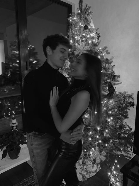 Christmas Eve Pictures Instagram, Couple Nye Photo, New Years Eve Outfits Couple, New Years Picture Ideas Couples, Couples New Years Eve Outfits Classy, New Year’s Eve Couple, New Year’s Eve Couple Pictures, Nye Couples Picture, New Years Eve Couple Pictures