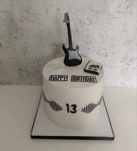 Arctic Monkeys Bday Cake, Artic Monkeys Birthday, Arctic Monkeys Cake, Music Cake Ideas, Monkey Birthday Cakes, Music Cakes, Monkey Birthday Parties, Alex Arctic Monkeys, Music Cake