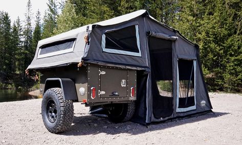 Bend, Oregon-based Freespirit Recreation was founded by the same guy responsible for one of the largest rooftop tent companies as a standalone alternative to the traditional rooftop tent. The Freespirit Recreation Journey Basecamp Trailer blends… Accessoires 4x4, Kombi Motorhome, Jeep Trailer, Trailer Tent, Expedition Trailer, Adventure Trailers, Off Road Camping, Jeep Camping, Overland Trailer