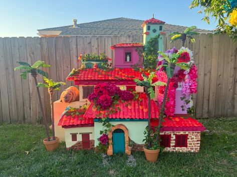 Encanto Cardboard House, Diy Encanto Casita House, Diy Encanto House Backdrop, Diy Encanto House, Encanto Playhouse, Encanto Casita Diy, Encanto Trunk Or Treat, Encanto Birthday Backdrop, Encanto Crafts