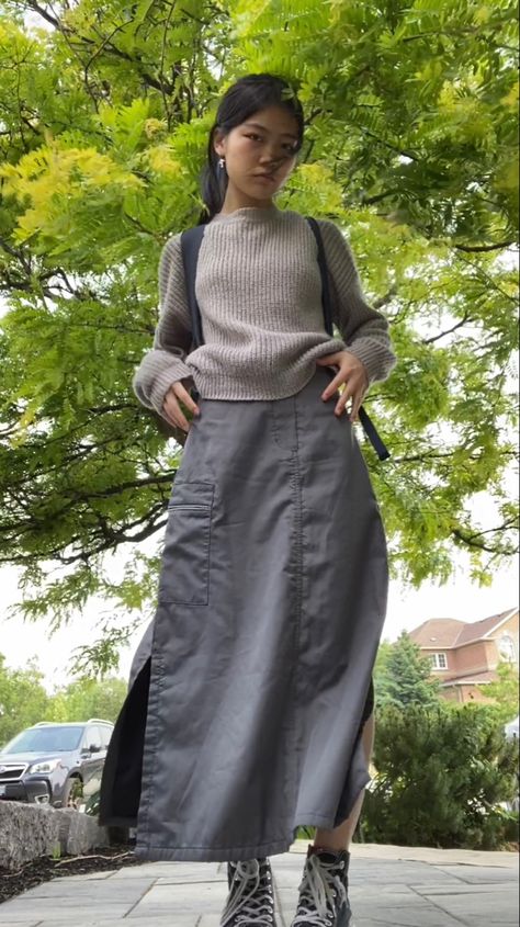 cargo skirt, spring outfit, converse outfit, parachute skirt outfit Parashoot Skirt Outfit, Long Grey Skirt Outfit Aesthetic, Grey Parachute Skirt Outfit, Parachute Cargo Skirt Outfit, How To Style A Parachute Skirt, Parachute Skirt Outfit Winter, Gray Cargo Skirt Outfit, Cargo Skirt Outfit Fall, Cargo Skirt Outfit Summer