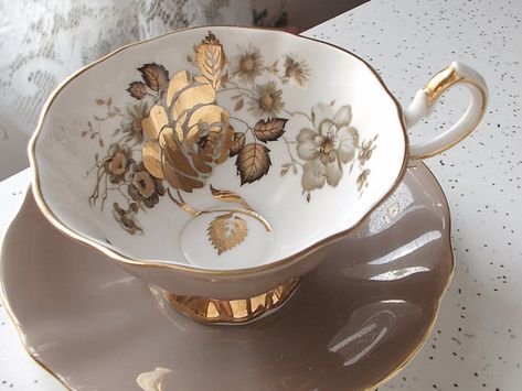 Brown Tea, Wedding Gift For Bride, Paragon Tea Cup, English Tea Cups, Paragon China, Rose Tea Cup, Bone China Tea Set, Gold Roses, Pretty Tea Cups