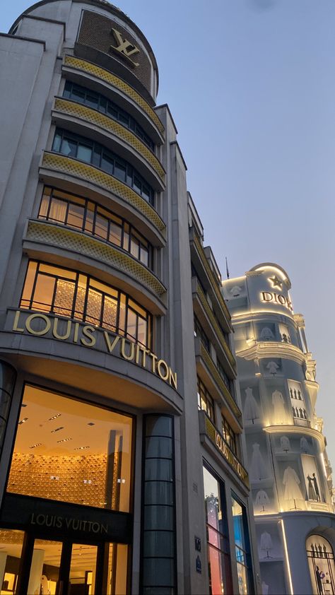 Luxury Lifestyle Dreams, Luxury Aesthetic, Future Lifestyle, Champs Elysees, Rich Life, Dream Lifestyle, City Aesthetic, الرسومات اللطيفة, Luxury Life