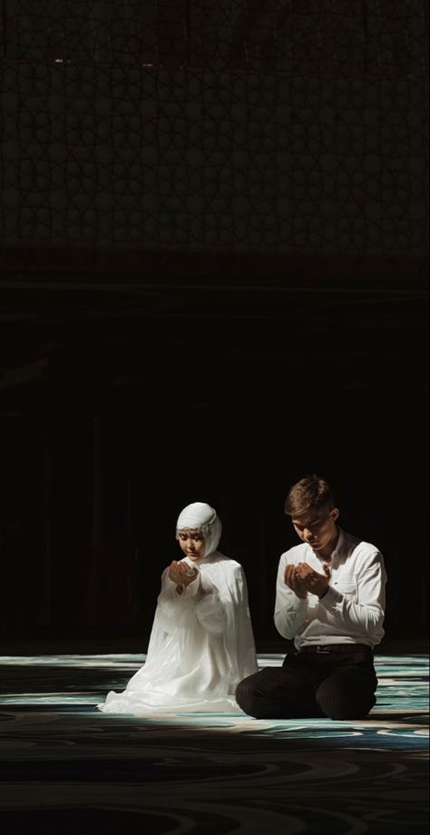 Islamic Marriage Photography, Mosque Wedding Photography, Nikah Masjid, Mosque Wedding, Muslim Wedding Photos, Wedding Web, Kebaya Wedding, Muslim Wedding Photography, Muslimah Wedding