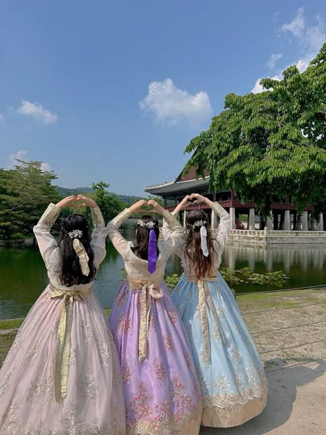 South Korea Culture Traditional Dresses, South Korean Traditional Dress, Korea Hanbok Aesthetic, Seoul Friends Aesthetic, South Korea Traditional Dress, Korea Culture Aesthetic, South Korea Trip Aesthetic, Korean Culture Dress, Korea Places To Visit