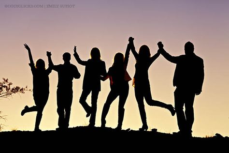 Family Photo Silhouette, Family Silhouette Photography, Extended Family Aesthetic, Aesthetic Wallpaper Family, Family Aesthetic Art, Family Aesthetic Wallpaper, Family Silhouette Art, Familia Aesthetic, Family Landscape