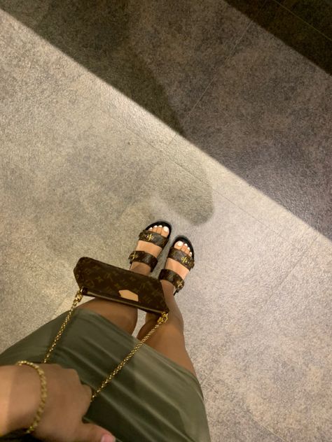 Lv Slides Women, Lv Slides Outfit, Louis Vuitton Slides Outfit, Lv Sandals Outfit, Louis Vuitton Sandals Outfit, Lv Mini Bag, Flat Mules Outfit, Strappy Sandals Outfit, Lv Sandals