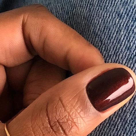 Julia Diogo on Instagram: "Rosewood Stardust 🤎 💫 #nails #shortnails #showscratch #biosculpture #biopot #rosewoodstardust #brownnails #thezoereport #brownmanicure #cleanmanicures #shiny #gelnails #handpreppednails #britishmanicure #navyprotools #naturalshortnails #weledabodyscrub #weledaskin #thumbshot #thumbnailsforedits #thumbnails #thumbring" Stardust Nails, Bio Sculpture, The Zoe Report, Brown Nails, December 13, Thumb Rings, Stardust, Body Scrub, Short Nails