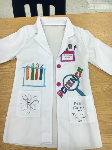 Dizfras científico Science Costumes For Kids, Science Costume Ideas, Little Scientist Activities, Lab Coat Decorating Ideas, Mad Scientist Costume Kids, Scientist Costume Kids, Science Costumes, Kids Science Lab, Kids Lab Coat