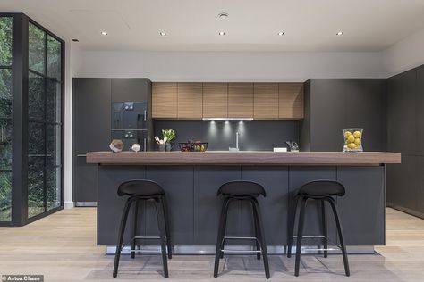 Gaggenau Refrigerator, Floor To Ceiling Cabinets, Silver Cabinets, Sleek Bathroom, Mews House, Integrated Appliances, London Townhouse, Bright Walls, London House