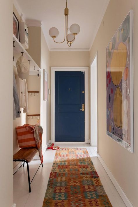 Art In Entryway, Hallways Inspiration, Colorful Scandinavian Interior, Hallway Colors, Color Apartment, Colorful Hallway, Color Hallway, Hallway Interior Design, Entryway Color