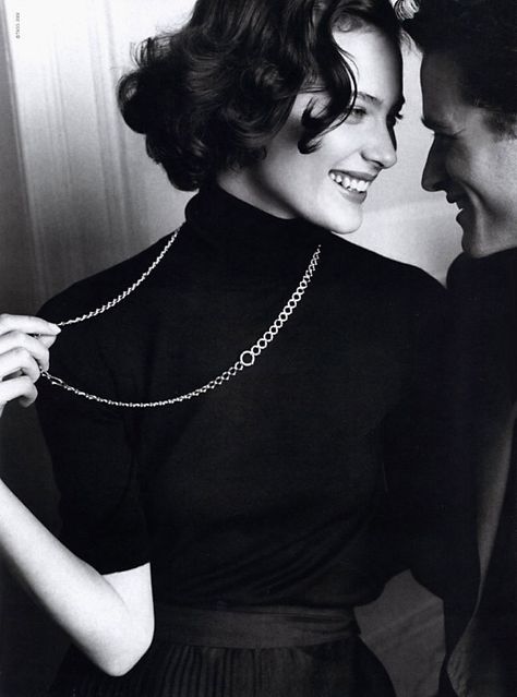 For fall, I want this classic hair. Short and curled. Shalom Harlow, Luxury Couple, Peter Lindbergh, Linda Evangelista, Claudia Schiffer, Cindy Crawford, Naomi Campbell, Perfect Woman, Kate Moss