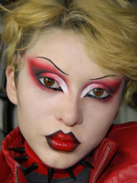 Red Drag Makeup, Mothman Makeup, New Romantic Makeup, 80s Glam Rock Makeup, Drag Makeup Ideas, Red Goth Makeup, Drag Make-up, Show Makeup, Punk Makeup