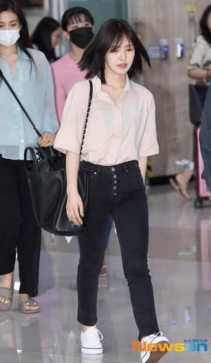 Korean Fashion For Short Women, Wendy Outfit Red Velvet, Kpop Idols Casual Outfit, Wendy Red Velvet Outfit, Wendy Outfit, Outfit For Short Girl, Korean Airport Fashion, Short Girl Fashion, Outfit Airport