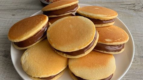 Nutella Pancake Sandwiches or Dorayaki 😍 | Nutella Pancake Sandwiches 😍 when i posted these last people called them Dorayaki, what would you call them? 💕 they are fluffy mini pancakes stuffed... | By Fitwaffle Nutella Pancakes, Mini Pancakes, Nice Things, You Call, Nutella, Breakfast Recipes, Pancakes, Sandwiches, Cake