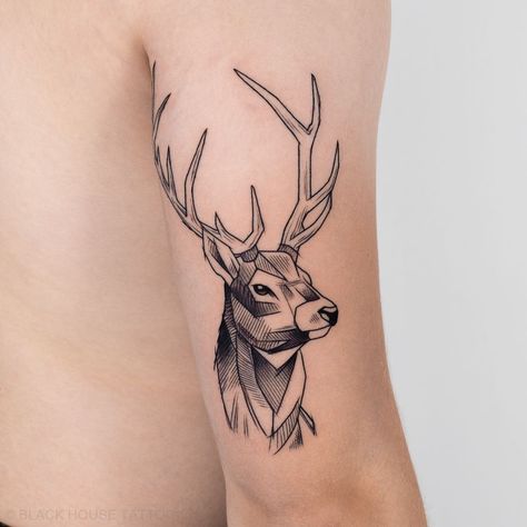 Geometric Small Tattoo, Tattoo On Triceps, Deer Geometric, Deer Tattoo Designs, Tricep Tattoos, Cute Tattoo Ideas, Stag Tattoo, Jack Tattoo, Cute Tattoo