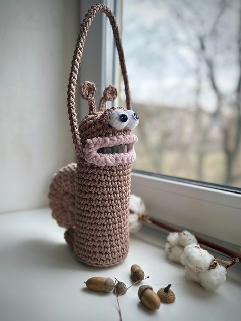 Crochet Tumbler Holder, Crochet Bottle Bag, Crochet Bottle Holder, Crochet Bottle Cover, Fantasy Crochet, Crochet Photography, Crochet Ladybug, Baby Feeding Bottle, Baby Bottle Holders