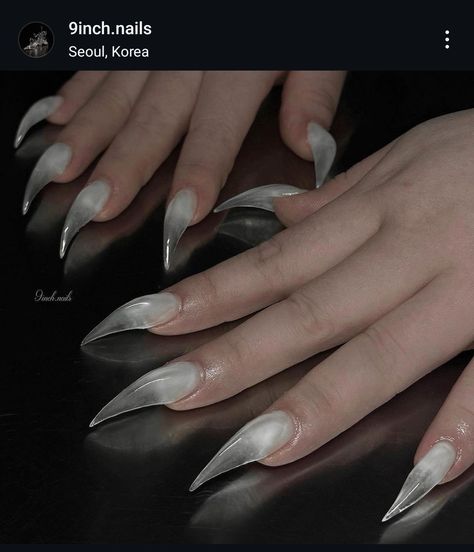 Kitten Claw Nails, Short Claw Nails Designs, Cat Claw Nails Designs, Raptor Claw Nails, Xenomorph Nails, Raptor Nails, Cat Claw Acrylic Nails, Cat Woman Nails, Kitty Claws Nails