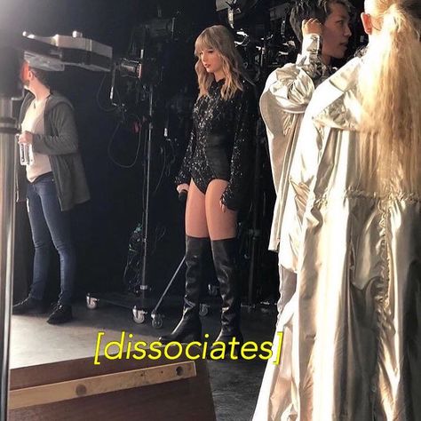 Taylor Swift Live From Paris, Live Action Aladdin, Mind Ya Business, Taylor Swift Live, Tolerate It, Taylor Swift Tour Outfits, Swift Tour, Taylor Swift Music, Swift Photo