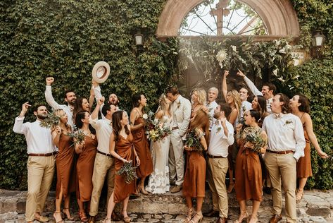 Quanto tempo esperei...chegou a minha vez! Rust And Sage Groomsmen, Rust And Tan Wedding Decor, Bridesmaids Colors, Wedding Menswear, Hannah Williams, Fall Beach, 2025 Wedding, Wedding Brides, Dream Destination Wedding