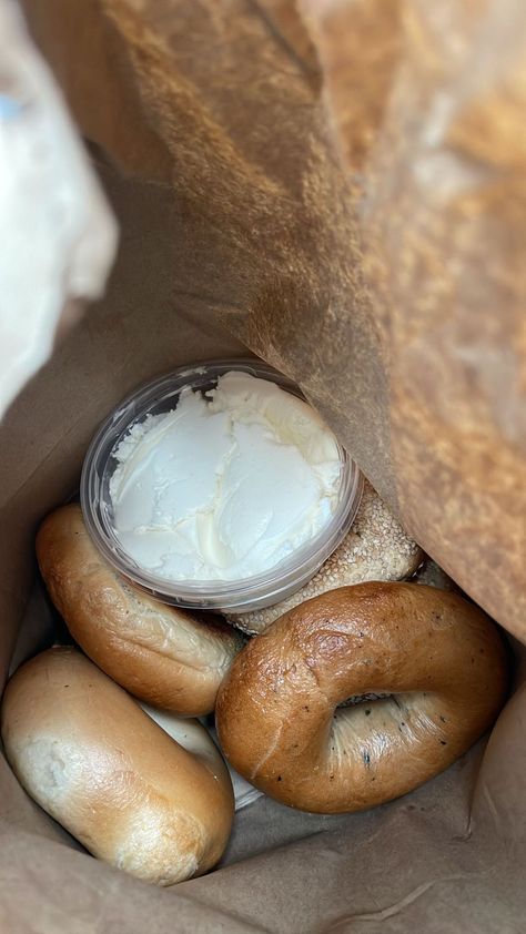 Cream Cheese Bagel, Bagel Bread, Snack Lunch, Bread Bakery, Aesthetic Brown, Food Breakfast, New York Aesthetic, Bagels, Food Obsession