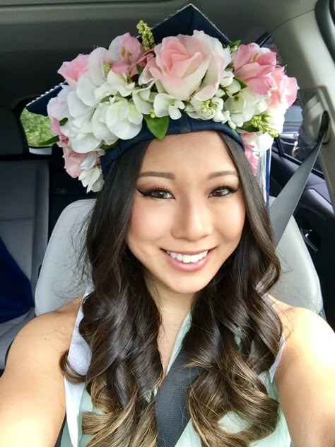 #graduation #graduationcap #flowercrown Hawaiian Graduation Cap Ideas, Flower Crown Graduation Cap, Flowers On Graduation Cap, Crown Grad Cap, Cap Decoration Nursing, Graduation Cap Decoration Nursing, Disney Graduation Cap, Flower Graduation Cap, Flower Graduation