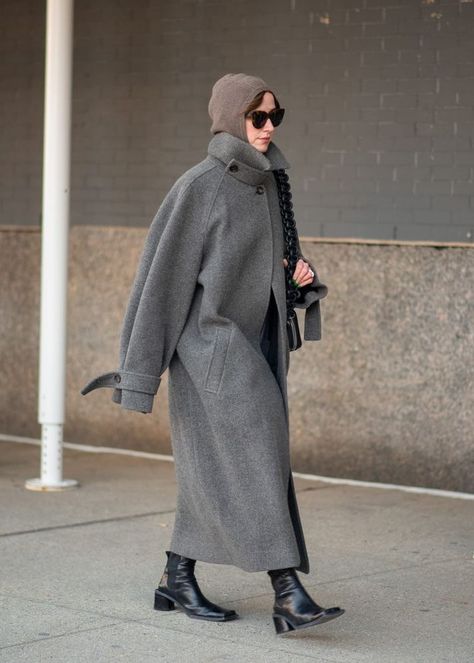 Minimal Fall Fashion, Fall 23 Fashion Trends, Winter Trends 2023, Fall Fashion Nyc, Coat Outfit Women, Petite Winter Outfits, Nyc Street Style Fall, Style Fall Outfits, Mantel Outfit